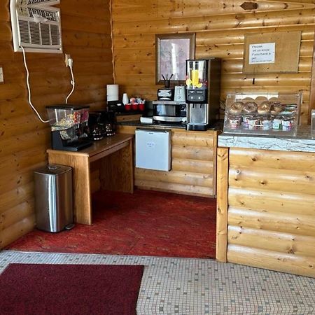 Love Hotels Western Holiday By Oyo At Harlan Lake Ne 阿尔马 外观 照片