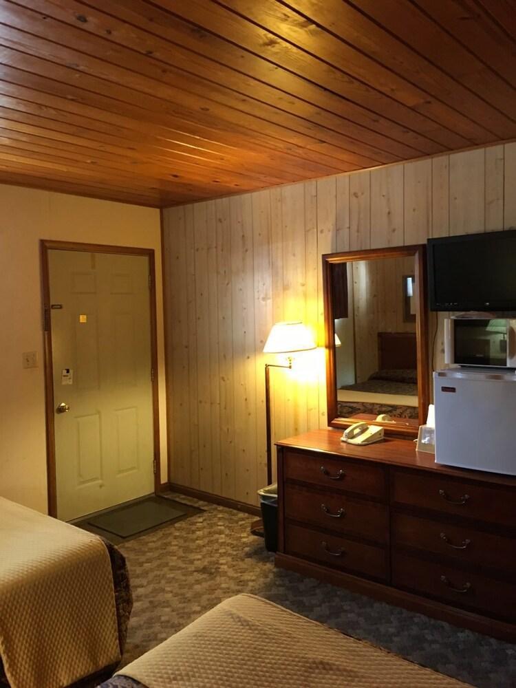 Love Hotels Western Holiday By Oyo At Harlan Lake Ne 阿尔马 外观 照片