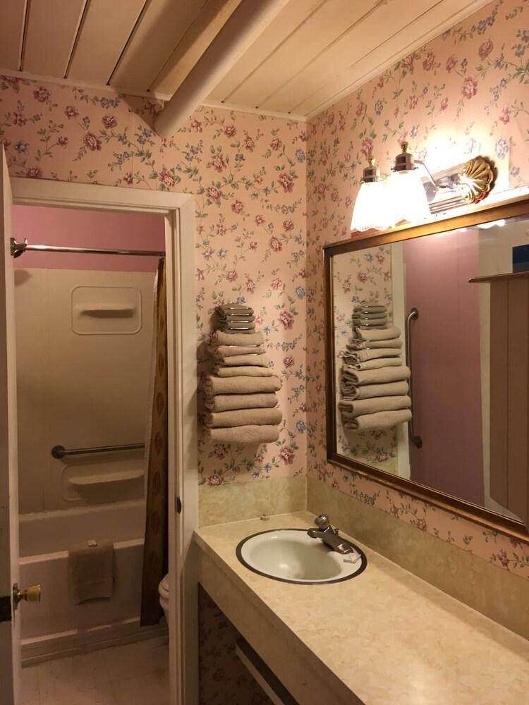 Love Hotels Western Holiday By Oyo At Harlan Lake Ne 阿尔马 外观 照片