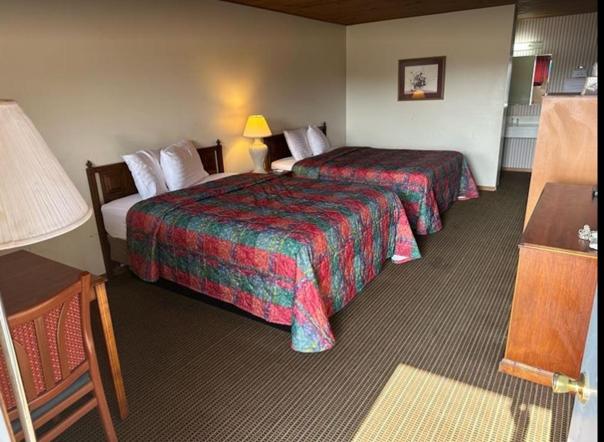 Love Hotels Western Holiday By Oyo At Harlan Lake Ne 阿尔马 外观 照片