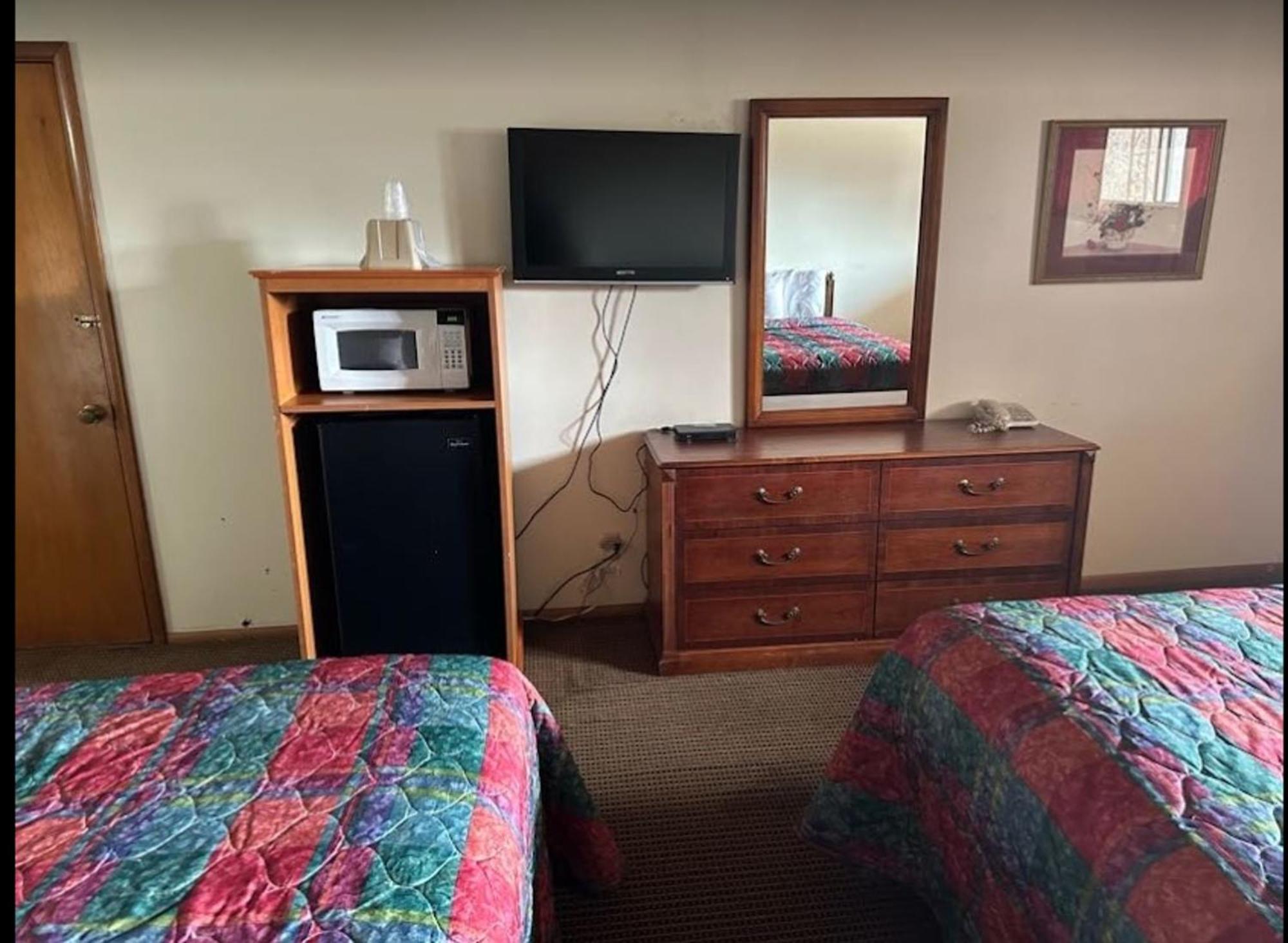 Love Hotels Western Holiday By Oyo At Harlan Lake Ne 阿尔马 外观 照片