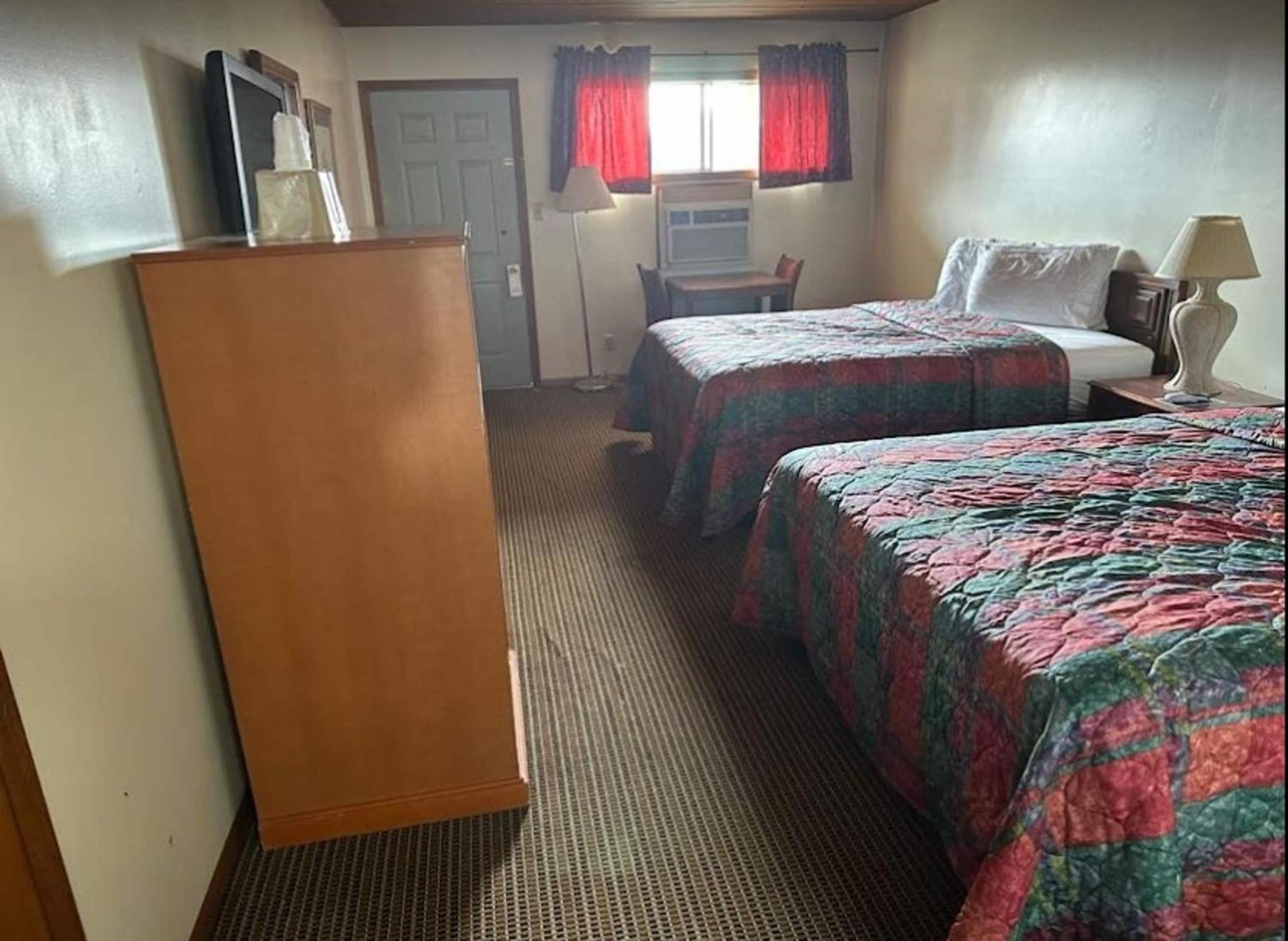 Love Hotels Western Holiday By Oyo At Harlan Lake Ne 阿尔马 外观 照片
