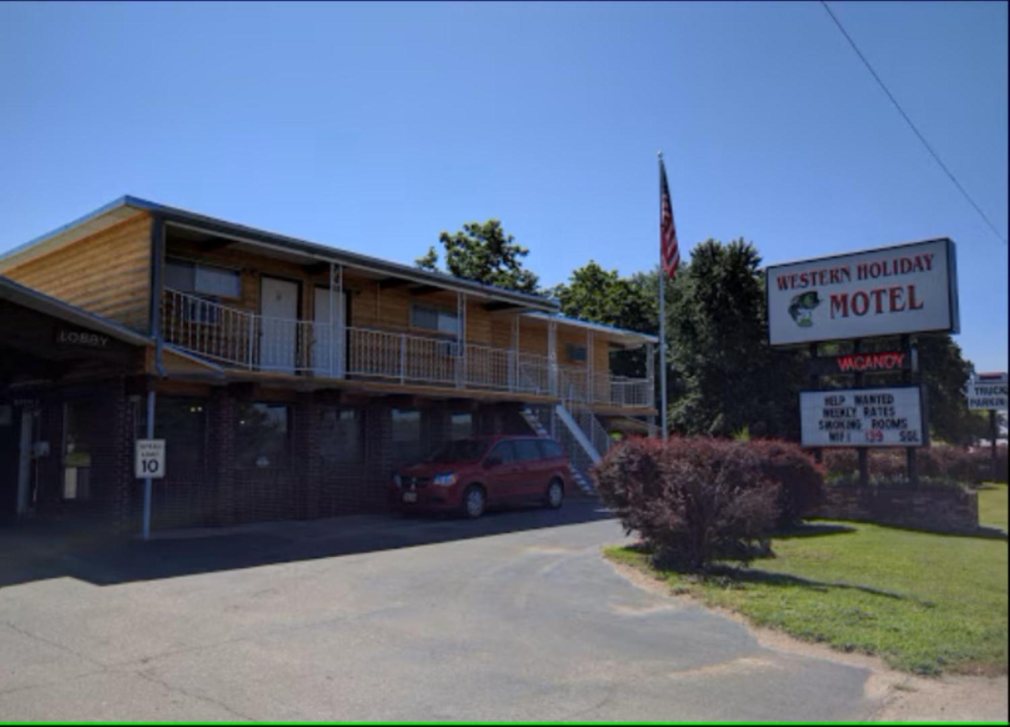 Love Hotels Western Holiday By Oyo At Harlan Lake Ne 阿尔马 外观 照片