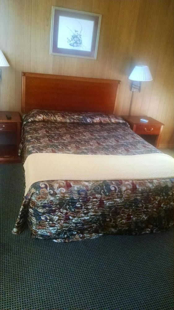 Love Hotels Western Holiday By Oyo At Harlan Lake Ne 阿尔马 外观 照片